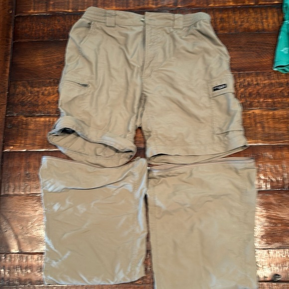 Columbia hiking shorts with attachable pants - Picture 1 of 1